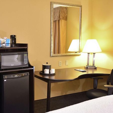 Hampton Inn & Suites Alexandria Exteriér fotografie