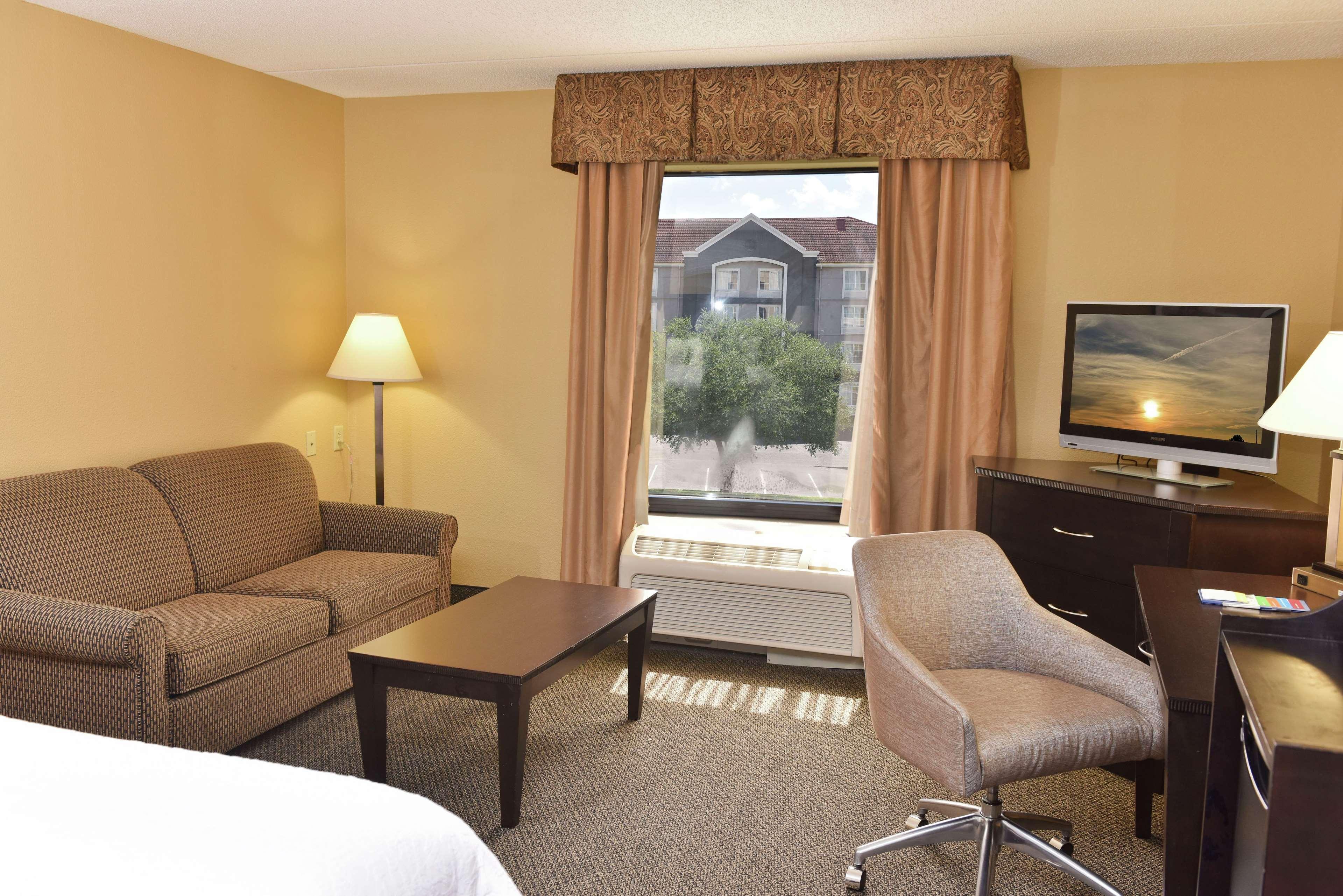 Hampton Inn & Suites Alexandria Exteriér fotografie