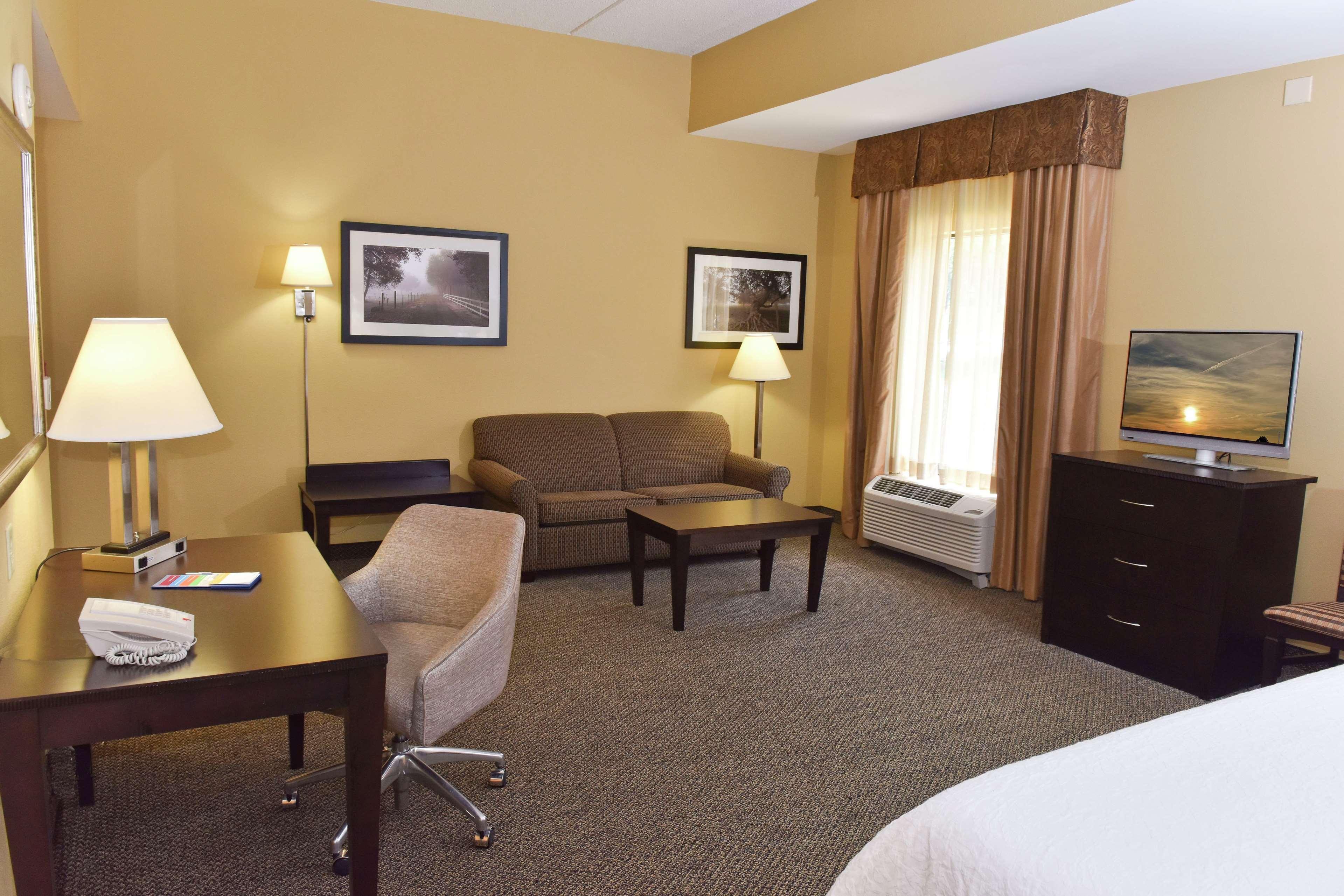 Hampton Inn & Suites Alexandria Exteriér fotografie