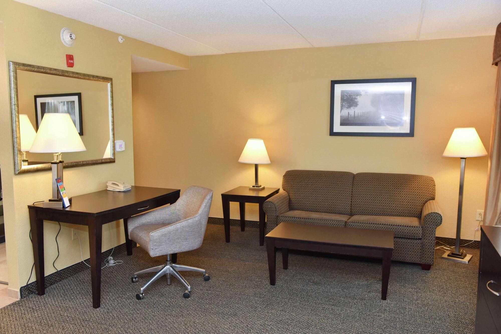 Hampton Inn & Suites Alexandria Exteriér fotografie