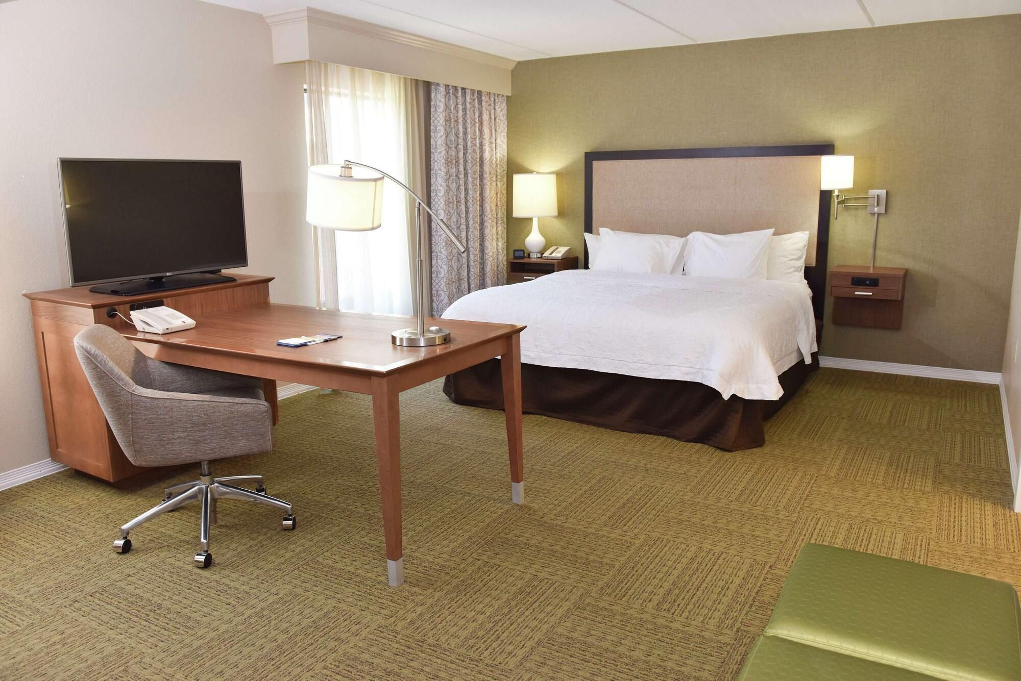 Hampton Inn & Suites Alexandria Exteriér fotografie