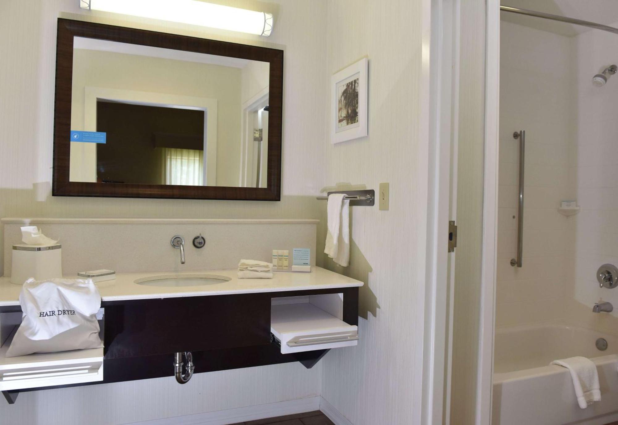 Hampton Inn & Suites Alexandria Exteriér fotografie