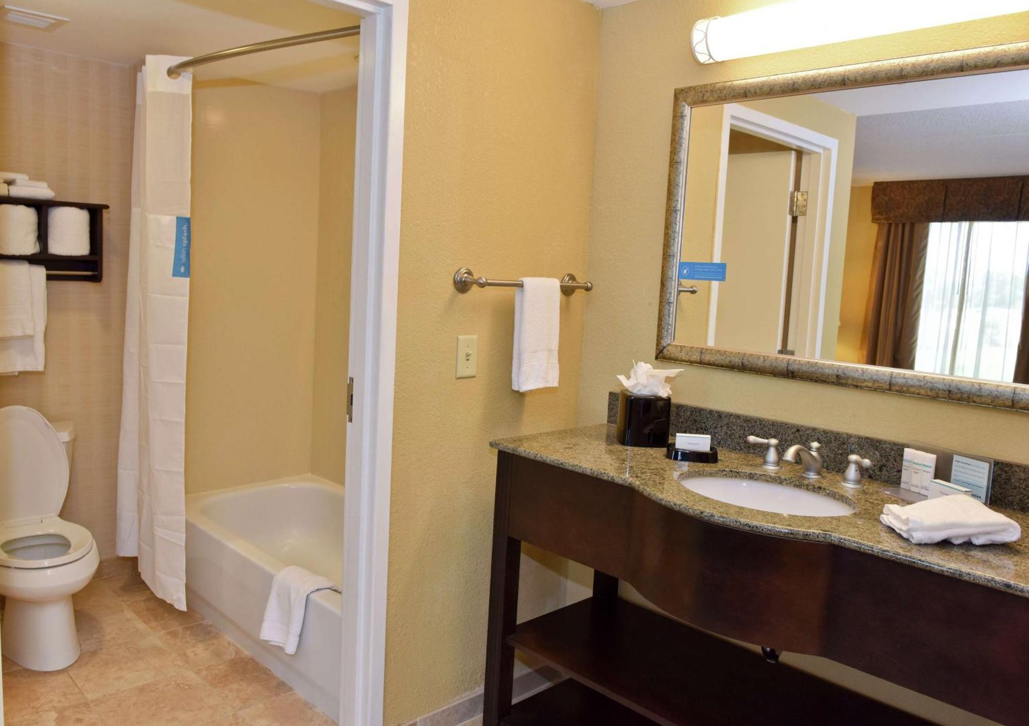 Hampton Inn & Suites Alexandria Exteriér fotografie
