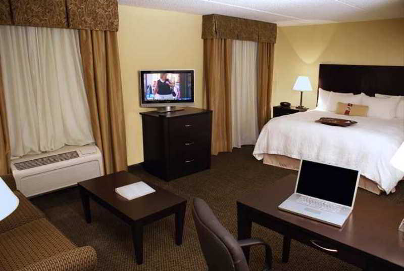 Hampton Inn & Suites Alexandria Pokoj fotografie